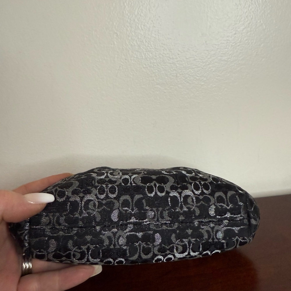 Coach optic Black Logo-Print Wristlet kiss lock  Clutch with Silver Trim - Picture 6 of 14